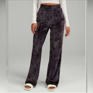 Lululemon Velvet lounge pants - size 12